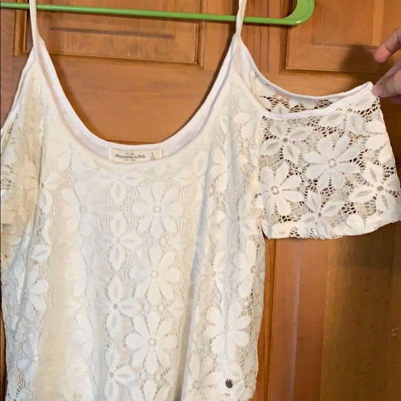 Abercrombie&Fitch Off/Shoulder Lace Crop Top - Picture 2 of 3